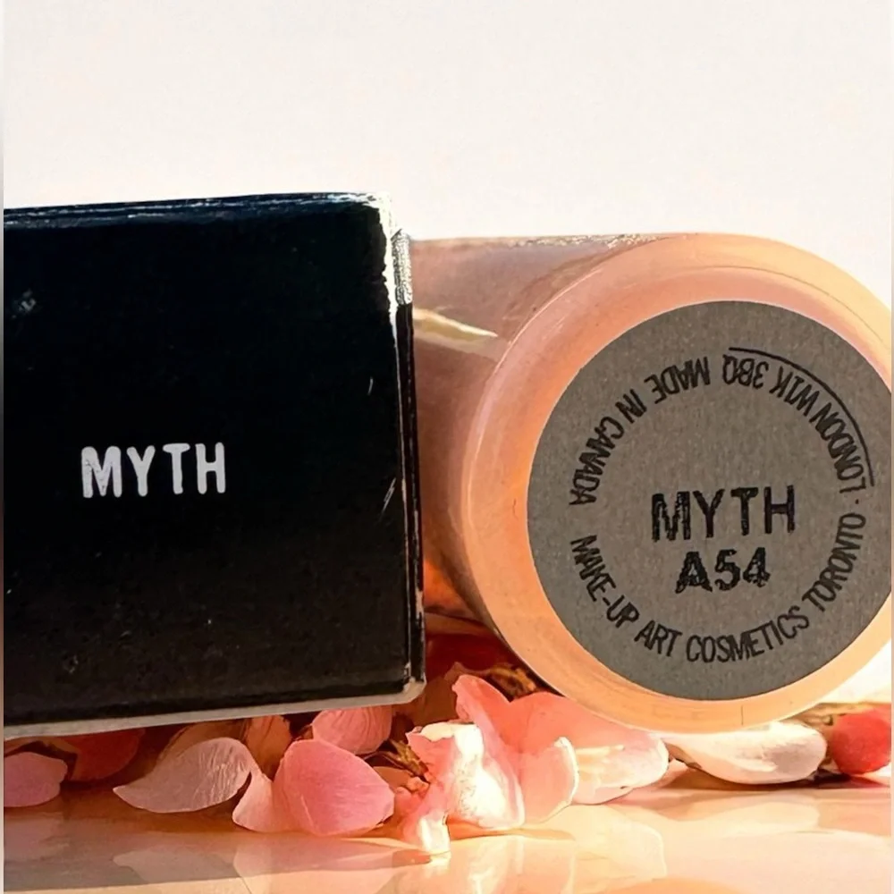MAC MYTH LIPGLASS. NEW IN BOX.